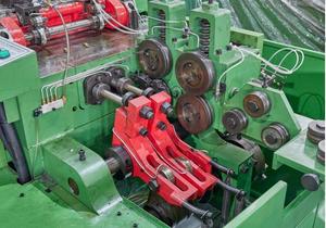 Bout Making Machine <span class=keywords><strong>2</strong></span> Sterven 4 Blow Multi-Station Koud Smeden Machine Voor Zwarte Gips Schroef - Product Image 2