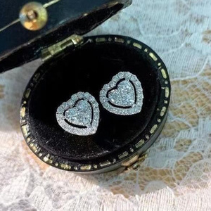 Orecchini a cuore per donna, stile pavé scintillante, gioielli per le orecchie alla moda e dolci - Product Image 2