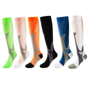 Chaussettes de cyclisme montantes Bilu OEM ODM, respirantes en maille, avec amorti dégradé, multicolores, pour sports de plein air et athlétisme – Nouveauté très demandée - Product Image 1