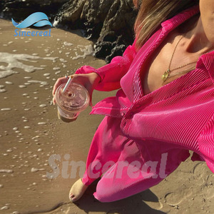 Set Estivo da Donna Personalizzato per Spiaggia e Relax, Elegante Completo a 2 Pezzi con Pantaloni a Vita Alta Plissettati e Blusa Ricamata - Product Image 3