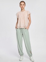 Blouse en mousseline plissée rose clair des femmes, manches courtes dentelle Trim Top pour Brunch & Office Wear, personnalisable