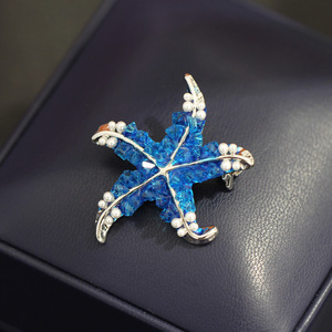 XILIANGFEIZI Broche de estrella de mar azul de gama alta estilo de dibujos animados Broche de cristal de traje de moda femenina de gama alta - Product Image 3