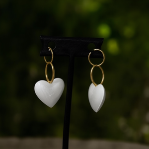 Boucles d'oreilles pendantes tendance en acier inoxydable 316L plaqué or PVD, durables et résistantes, en forme de cœur - Product Image 3