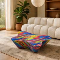 Table basse moderne en résine à finition mate, motif papier arc-en-ciel, forme irrégulière, socle en FRP, personnalisable