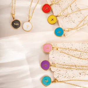 Collier pendentif en forme de croix en acier inoxydable avec goutte d'huile Chaîne de figaro tendance en forme de lettre plaquée or Idée cadeau d'anniversaire à la mode - Product Image 2