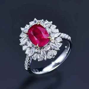 Anillo de oro de 18 quilates con rubí de Mozambique sin calentar color sangre de paloma de 3.49 ct, halo de pavé lateral con 60 diamantes de 1.074 ct, certificado AIGS. - Product Image 2