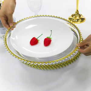 Assiette de présentation ronde en plastique transparent avec bord doré et perles dorées, argentées ou noires – Offre Spéciale Mariage - Product Image 4