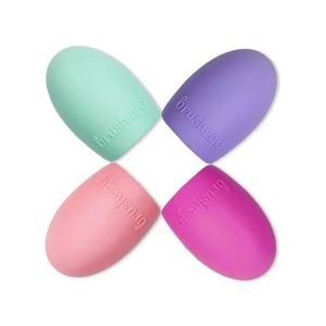 Outil de nettoyage de pinceaux de maquillage en silicone texturé doux, écologique, avec une conception de prise en main confortable et un nettoyage efficace et délicat. - Product Image 2