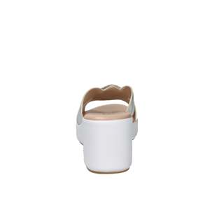 Sandalias de cuña para mujer Cinzia Soft, color plateado metálico, con plataforma y tacón, estilo slip-on. - Product Image 3