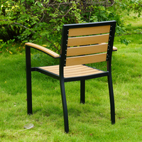 Moderne Outdoor-Essstühle Café Innenhof Bistro Restaurant Garten Schwimmbad Kunststoff-Möbel Tische Stühle
