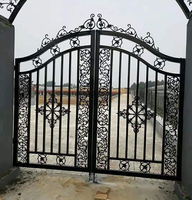 Portes coulissantes doubles antiques en fer forgé Conception de l'entrée principale Ouverture automatique Style pivotant pour porte de maison Portes en fer forgé