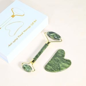 Offerta Speciale <span class=keywords><strong>Set</strong></span> <span class=keywords><strong>Rullo</strong></span> <span class=keywords><strong>di</strong></span> <span class=keywords><strong>Giada</strong></span> e Gua Sha 100% Naturale a Doppia Testa per Massaggio Facciale con Scatola - Product Image 2