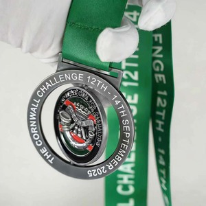 Medallas Metálicas Giratorias Personalizadas Plateadas con Impresión UV, Diseño Hueco en Relieve 3D para Eventos Deportivos, Retos, Recuerdos Benéficos - Product Image 4