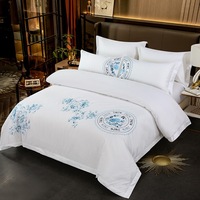 Ensemble de literie hôtelière et hospitalière personnalisable avec logo, en polyester uni, garnissage en coton, tissage 400TC, anti-boulochage, marque OEM, vente en gros Jiangsu