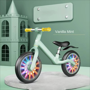 Vélo d'équilibre mini 3-en-1 de luxe – Porteur pour tout-petits en plastique durable inspiré de véhicules réels pour le développement précoce des jeunes enfants - Product Image 2