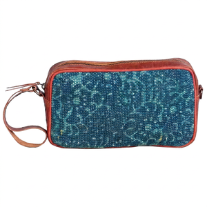 Fabriqué en Inde Sac à main pour femme Vintage Sari Indigo Print Kantha Pouch - Product Image 1