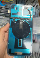 Pièces de réparation de téléphone portable Couvercle en verre de porte de batterie arrière avec câble flexible de lampe de poche NFC pour étui iPhone 16 Pro avec objectif de caméra
