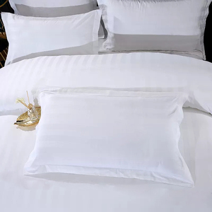 Set di Lenzuola per Hotel 300TC, Bianche con Righe da 3cm, 100% Cotone per Hotel di Lusso - Product Image 4