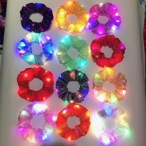 Diadema Luminosa LED, Coleteros Elásticos que Brillan en la Oscuridad, Accesorios para el Cabello para Fiestas de Halloween y Navidad - Product Image 1