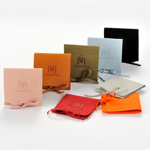 <span class=keywords><strong>Pochette</strong></span> à Bijoux Plate en Velours GLAMPKG avec Logo Personnalisé, <span class=keywords><strong>Pochette</strong></span> Colorée en Microfibre pour Colliers, Bracelets <span class=keywords><strong>et</strong></span> Bagues avec Lien - Product Image 1