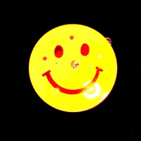 Insigne LED 4cm avec sourire clignotant Belle fête pour Halloween Noël Pâques Graduation Nouvel An Promotions