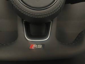 Cuir perforé personnalisé pour volant de voiture de style RS pour <span class=keywords><strong>Audi</strong></span> A3/A4/Q3/Q5/Q7/A6/R8/RS3/S/Série RS multifonction - Product Image 3