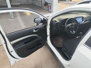 SUV d'occasion <span class=keywords><strong>Stonic</strong></span> 1.4L essence 2021, conduite à gauche, boîte automatique, peinture d'origine, faible kilométrage 18000km, prêt à l'exportation - Product Image 4
