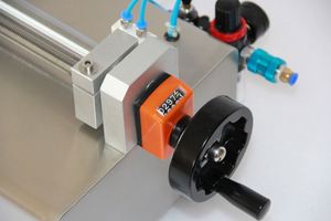Máquina <span class=keywords><strong>de</strong></span> llenado <span class=keywords><strong>de</strong></span> líquidos semiautomática para pequeñas empresas/máquina <span class=keywords><strong>de</strong></span> llenado <span class=keywords><strong>de</strong></span> aceite comestible o aceite <span class=keywords><strong>de</strong></span> cocina - Product Image 2