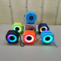 Nouvelle Enceinte Portable Extérieure Mini Sans Fil Étanche en Plastique avec Subwoofer DC, Lumière LED RGB 7 Couleurs et Horloge, Mode Privé Transfrontalier