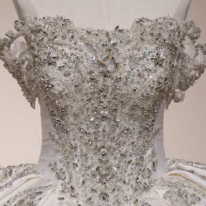 فستان زفاف فاخر أزرق مللكي بياقة حبيبة أكمام قصيرة عاري الظهر بطول الأرض ثوب كرة دانتيل قطار كاتدرائية - Product Image 5