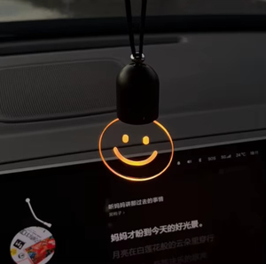 Colgante Luminoso con Forma de Sonrisa, Luz Decorativa para Coche, Lámpara LED de Ambiente, Accesorio Interior Portátil - Product Image 1