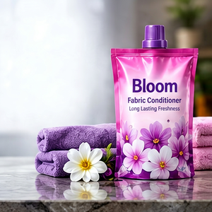 Adoucissant textile Bloom en sachet souple laminé refermable avec fermeture éclair, motif floral violet - Product Image 1