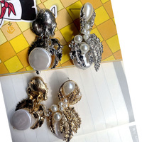Boucles d'oreilles de luxe en alliage de zinc avec perles baroques et feuilles, ornées de cristaux, pour mariages et événements de gala