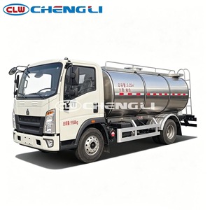 Camión Cisterna de Leche Aislado de Acero Inoxidable CLW Sinotruk HOWO 4x2 5.25CBM, Vehículo de Transporte de Leche Fresca para la Venta - Product Image 1