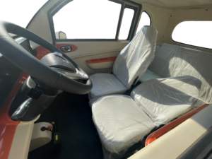 Voiture électrique mobile de type coupé à vendre en Chine, sièges en cuir, pneus R16, intérieur lumineux, porte-bagages métallique sur le toit - Product Image 6