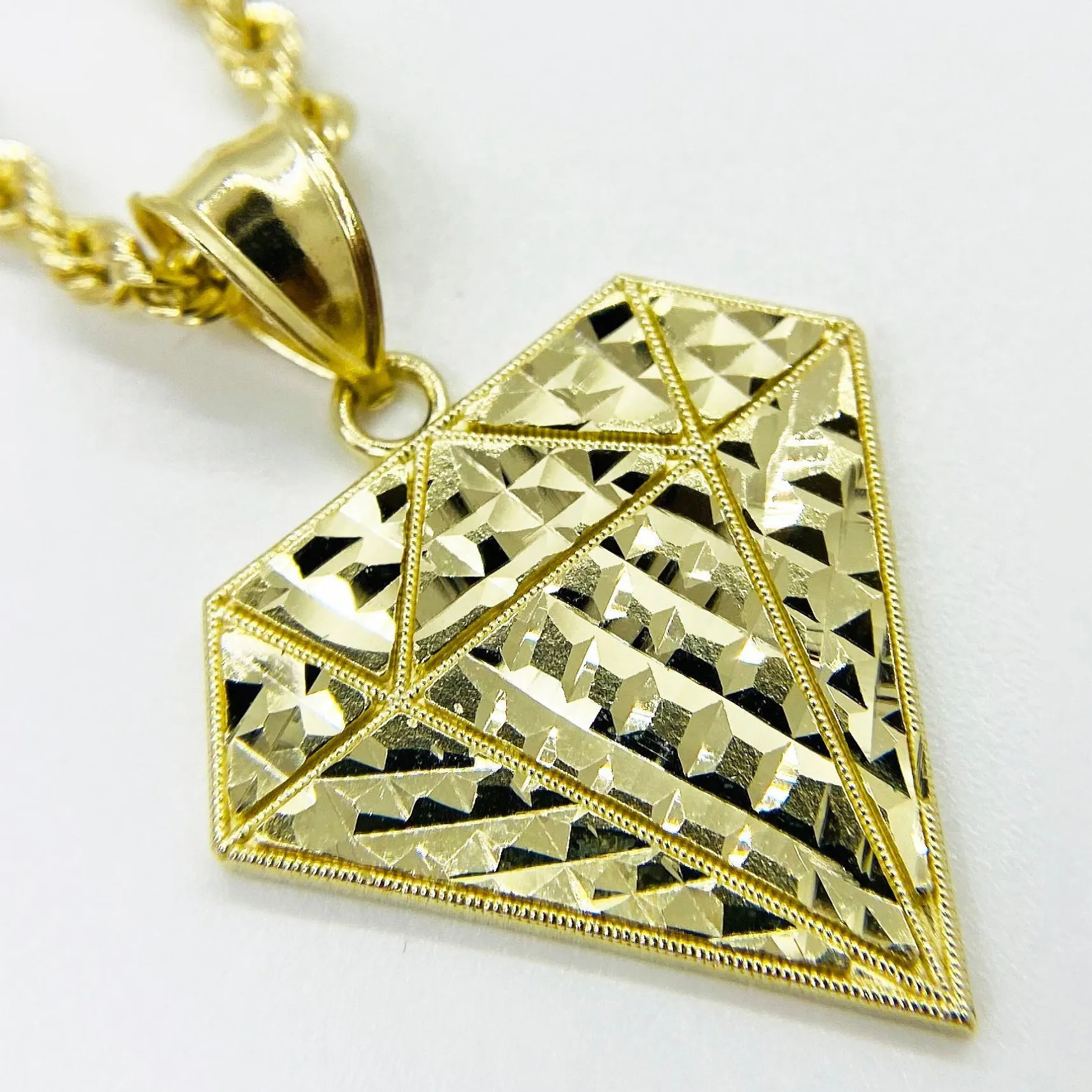 Duyizhao Hip Hop Unique Design 14k Gold Plated Diamond Shape Charm Pendant For Men Women Jewelry