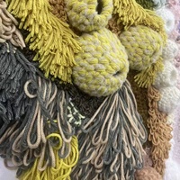 Grande tapisserie murale tissée texturée, art mural tissé à la main naturel, décoration d'art textile texturé avec franges et pompons