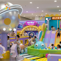 Ensemble de jeux d'intérieur commercial sur le thème de l'espace : toboggan en S, toboggan à corne, carrousel, jeux LED, parcours d'aventure, trampoline