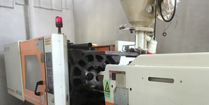 Machine horizontale de moulage par injection de plastique de seconde main <span class=keywords><strong>318</strong></span> tonnes Chen Hsong JM318 C ES en stock - Product Image 5