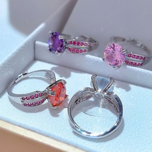 Anello Aperto a Forma di Cuore con Dettaglio Colorato, Design Regolabile, Accessorio di Moda per Coppie - Product Image 5