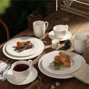 Juego de Taza y Platillo de Cerámica para Café Capuchino con Relieve Navideño Estilo Europeo para Restaurante o Té de la Tarde - Product Image 2