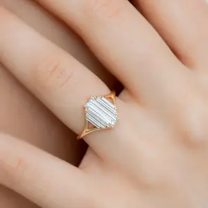 Custom Wholesale Luxury Bling Baguette Cut Crystal Zircon Diamond Solitaire Women Promise Engagement Wedding Jewelry Rings