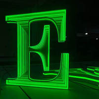 Lettres lumineuses 3D personnalisées à effet tunnel optique sans fin, portables et étanches, pour la location d'événements, la décoration de scènes et les décors de fond.