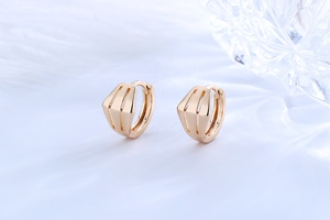 Pendientes de aro gruesos chapados en oro con rayas, joyería de latón hueca geométrica de moda para niños - Product Image 2