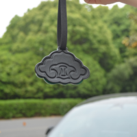 Vente en gros de nuages de bon augure suspendus désodorisant parfum voiture cadeau décoratif parfumé pendentif armoire simili cuir tablette