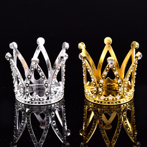 Mini Couronne Gâteau Topper <span class=keywords><strong>Prince</strong></span> Princesse <span class=keywords><strong>Petit</strong></span> Diadème Cupcake Toppers Bébé Minuscule Miniature Couronnes <span class=keywords><strong>Petit</strong></span> Strass Doré - Product Image 2