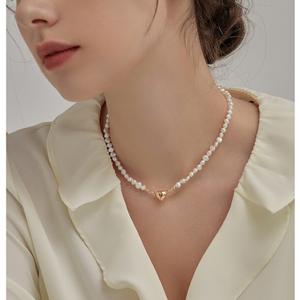 Collar de Perlas de Estilo Barroco Retro Francés para Mujer, Cadena de Clavícula con Diseño Irregular Natural de Corazón de Durazno - Product Image 3