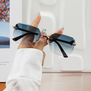 Vente chaude été pliant femme lunettes <span class=keywords><strong>de</strong></span> soleil lunettes <span class=keywords><strong>de</strong></span> soleil Portable Uv380 <span class=keywords><strong>nuances</strong></span> lunettes <span class=keywords><strong>de</strong></span> soleil - Product Image 3