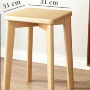 Bois massif, couleur naturelle, finition synthétique