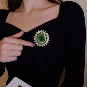 새로운 고급스럽고 우아한 웨딩 브로치 프랑스 스타일 빈티지 궁정풍 에메랄드 잎 모양 합금 코사지 여성용 핀 - Product Image 4